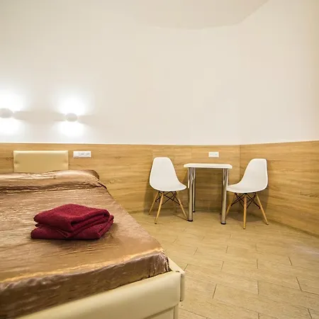 Mini Economy - Chornovola Avenue - 2 Minutes To The Opera House Apartment *